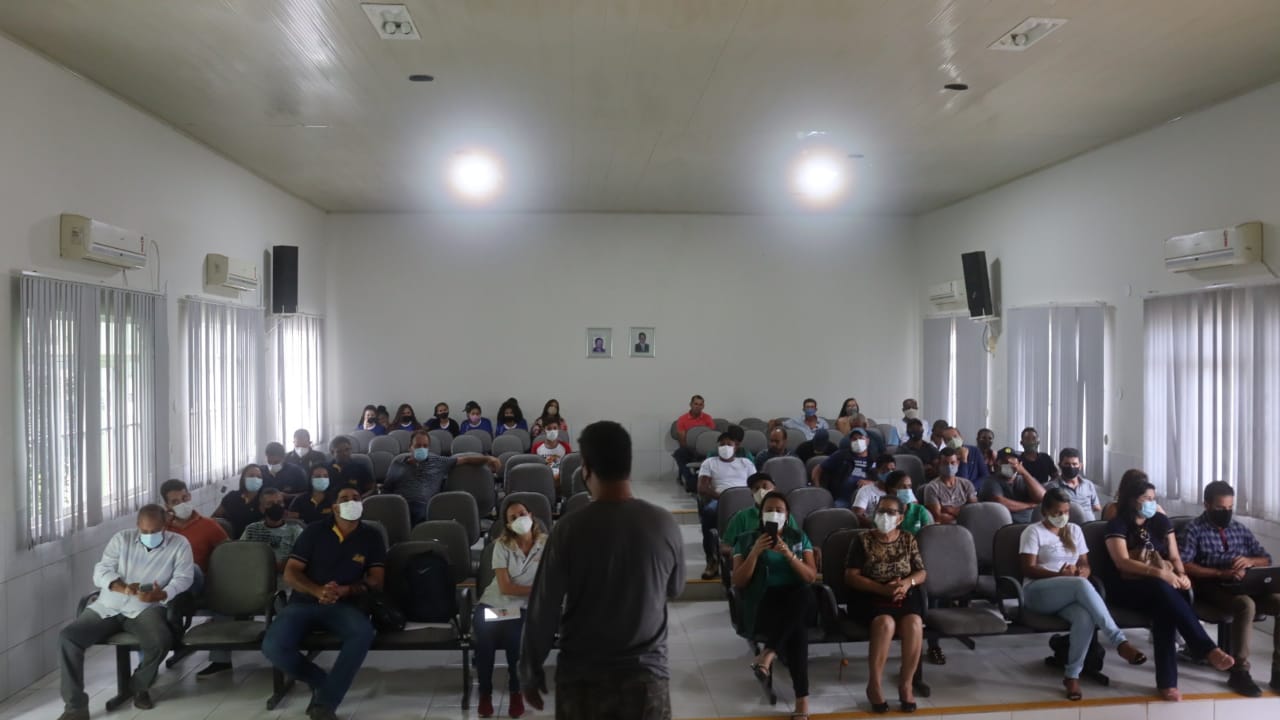 PREFEITURA PROMOVE PALESTRA SOBRE CAPACIDADE HÍDRICA DO VALE DO IUIU E DESENVOLVERÁ PROJETO VISANDO A SUSTENTABILIDADE HÍDRICA NO MUNICÍPIO