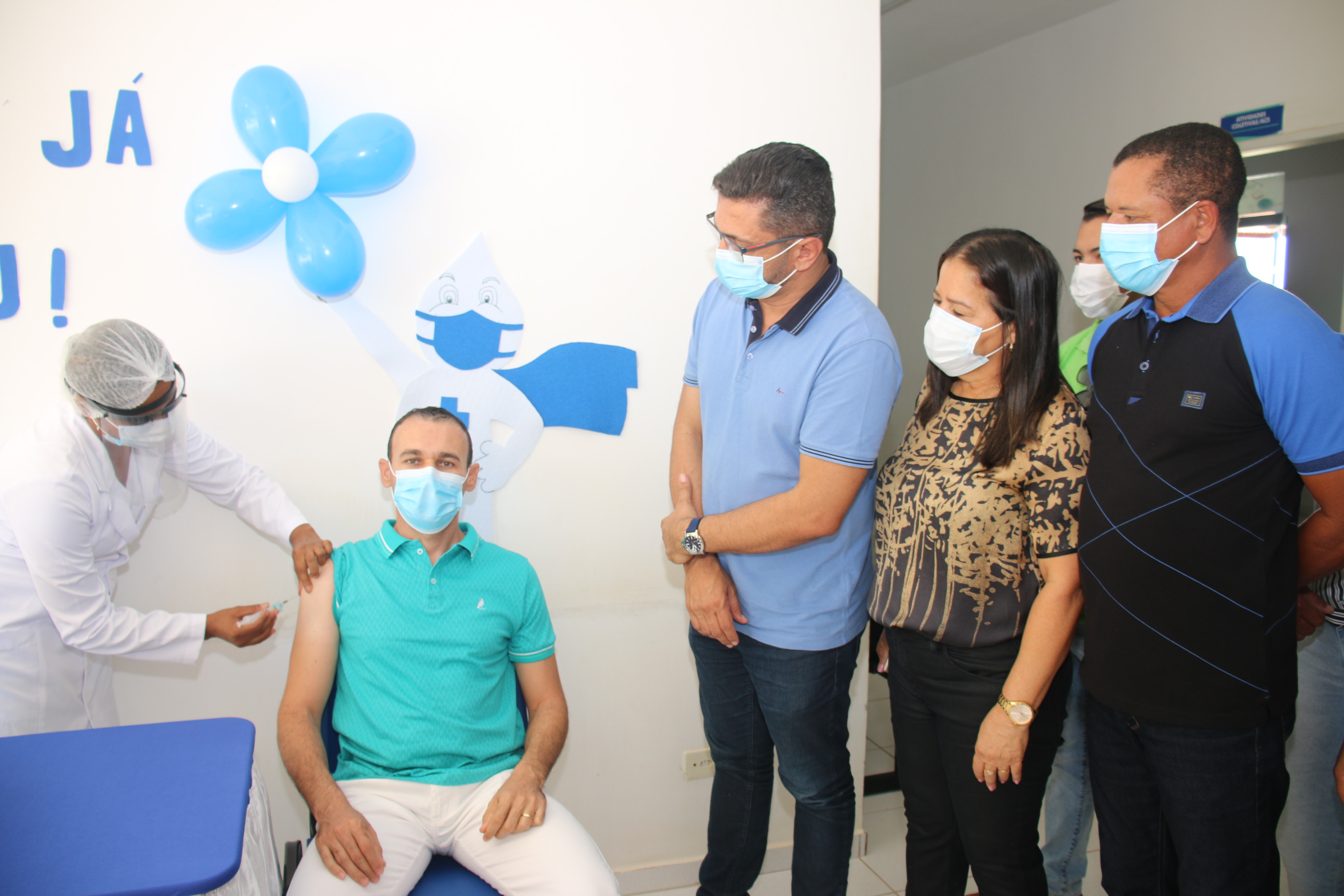 CHEGOU EM IUIU O PRIMEIRO LOTE DE VACINAS CONTRA A COVID-19. PRIMEIRA DOSE FOI APLICADA NA MANHÃ DESTA TERÇA-FEIRA